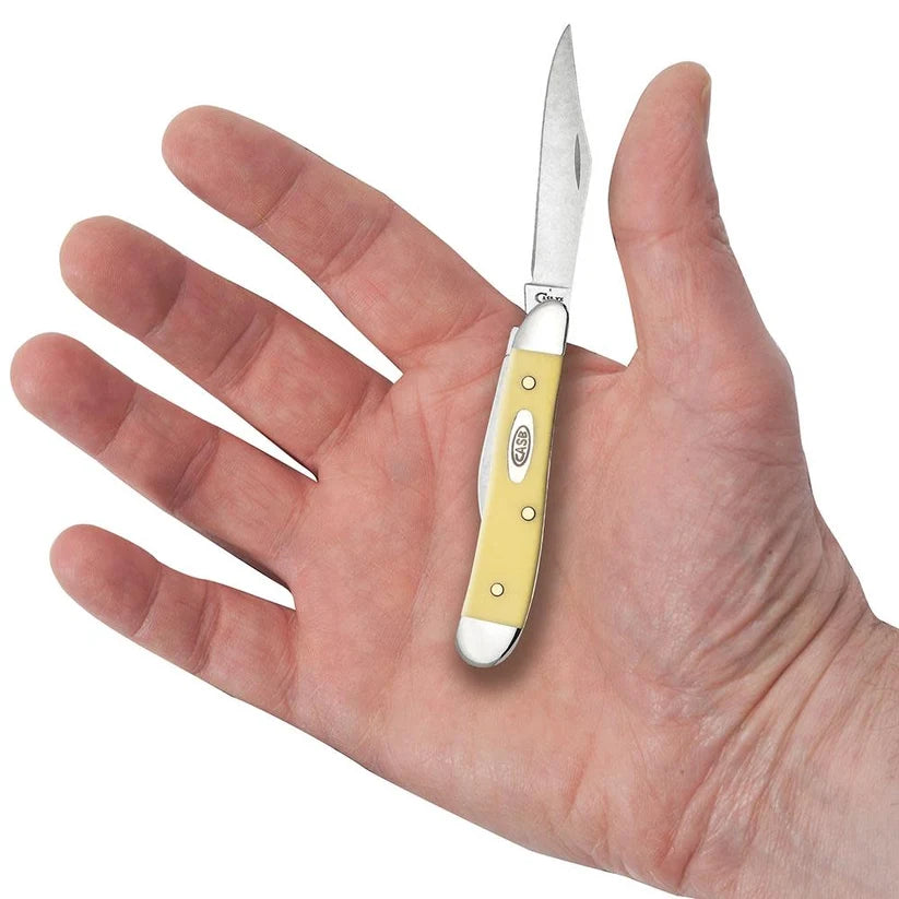 Case Peanut 00030 with carbon steel Clip and Pen blades open⠋